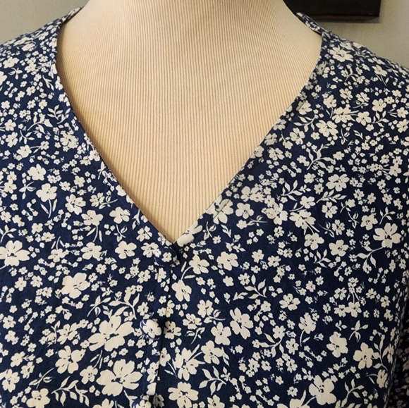 NWT Francesca's Floral Babydoll Mini Dress Navy /White Size XS V-Neck - Picture 4 of 13